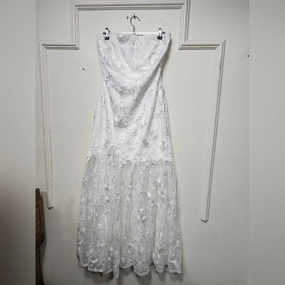 Lulu's Angelic Mood White Floral Embroidered Strapless Maxi Dress L Wedding NWOT - Picture 6 of 11